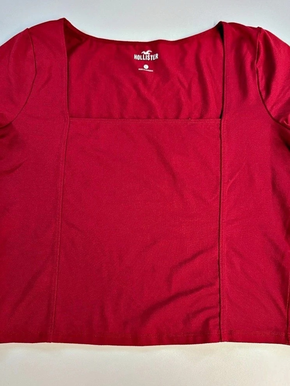 Hollister Red Short Sleeve Top Size Large Like New